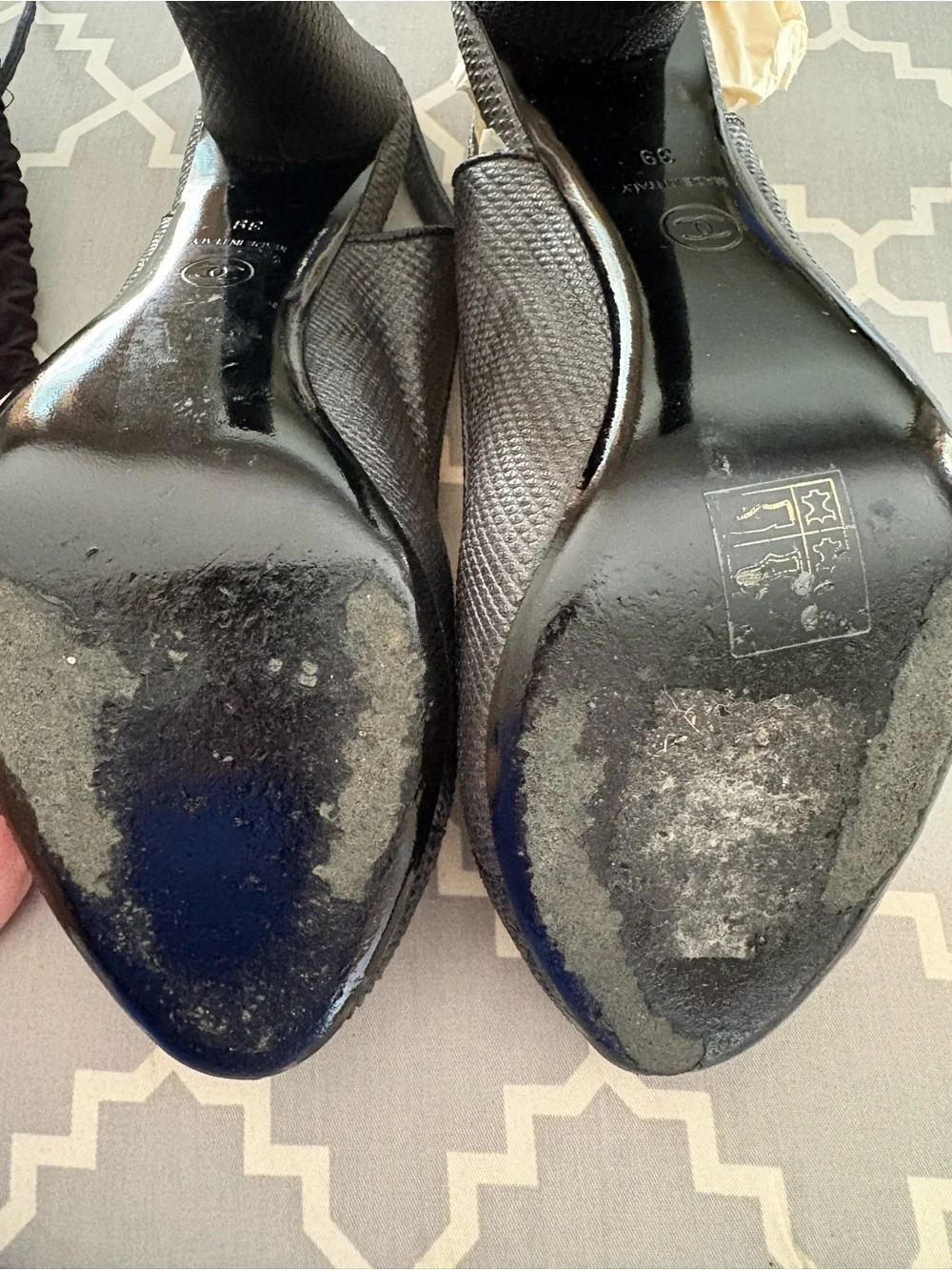 CHANEL Black Slingback Pumps with CC Cap Toe.Size 39